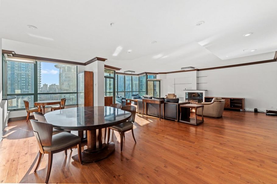 2001 1239 W Georgia Street Vancouver, BC - 1