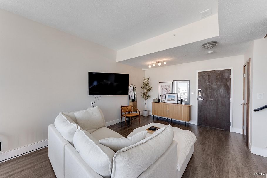 2204 1420 W Georgia Street Vancouver, BC - 4