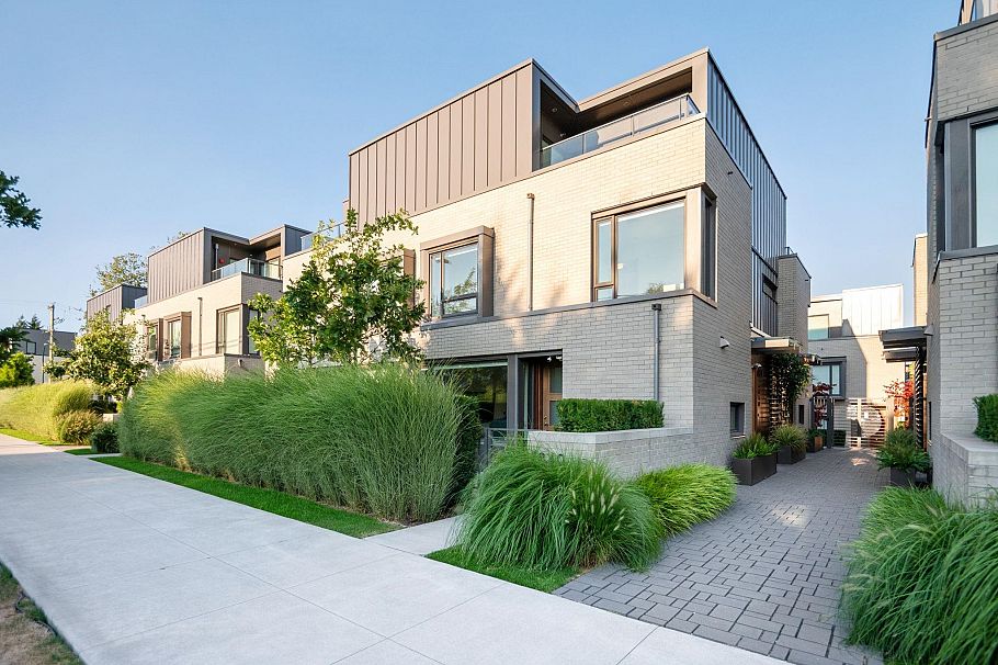 6840 Oak Street Vancouver, BC - 1