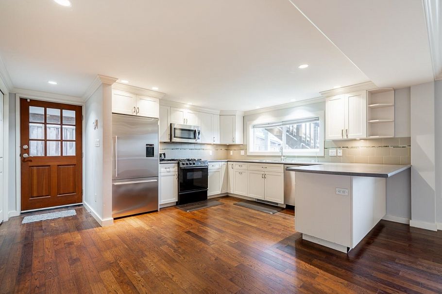613 E 7th Street North Vancouver, BC - 29