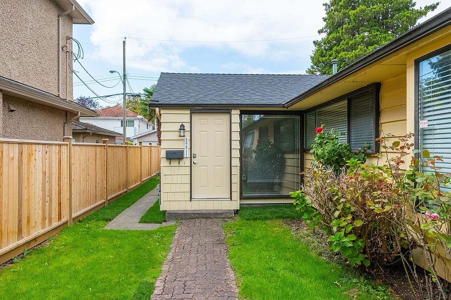 8271 Laurel Street Vancouver, BC - 2