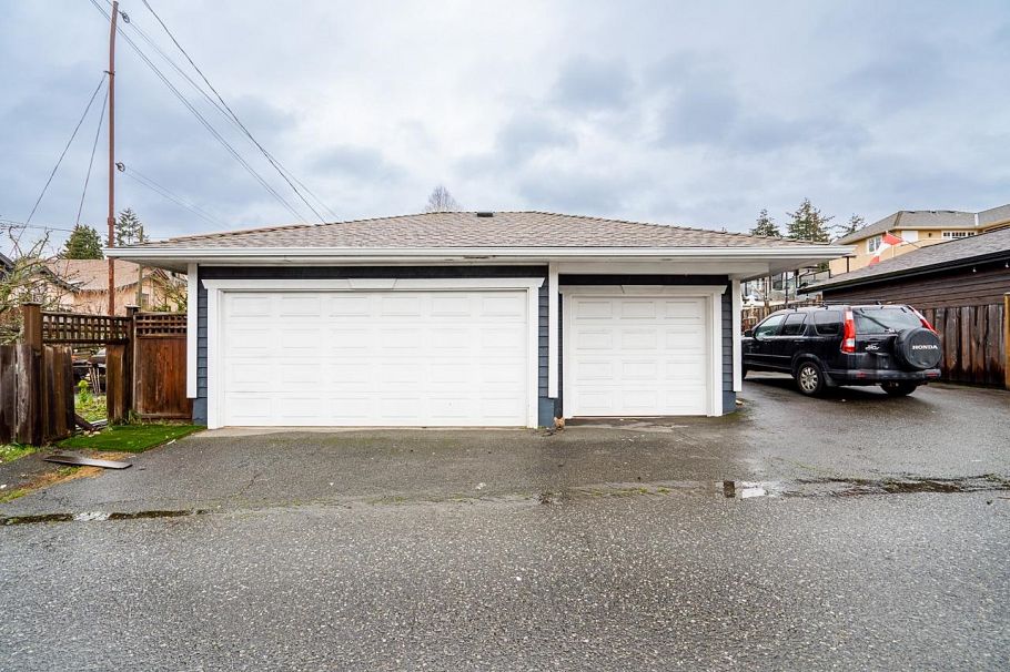 613 E 7th Street North Vancouver, BC - 39