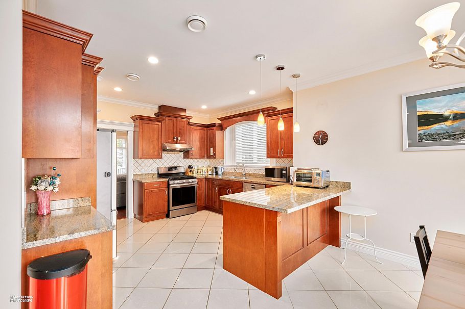 3937 Elmwood Street Burnaby, BC - 7