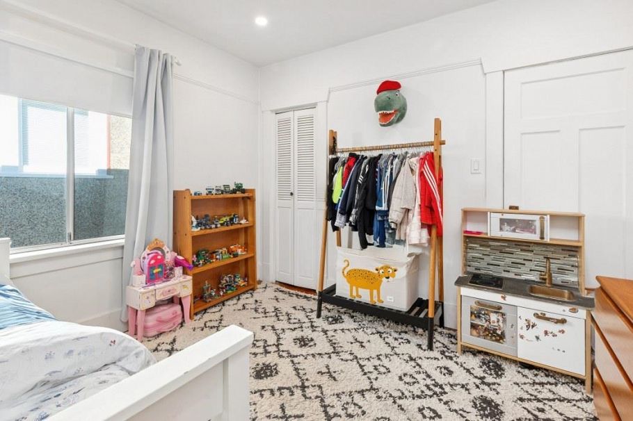 4188 W 13th Avenue Vancouver, BC - 8