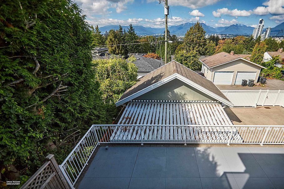 3937 Elmwood Street Burnaby, BC - 27