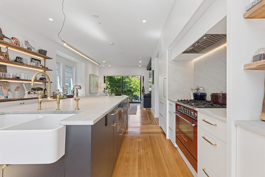 2615 W 2nd Avenue Vancouver, BC - 8