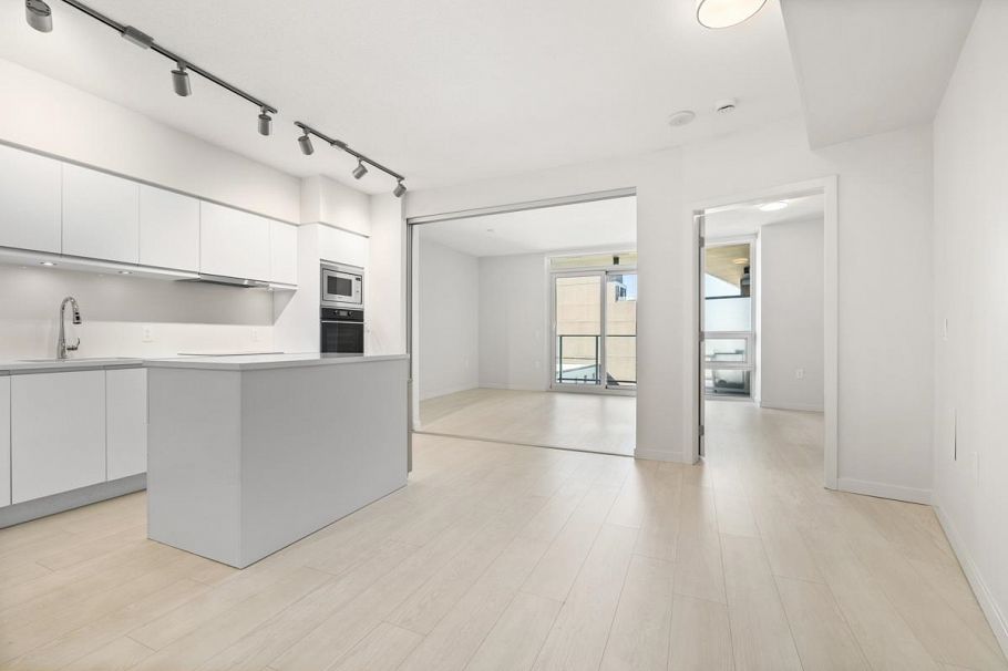 823 180 E 2nd Avenue Vancouver, BC - 2