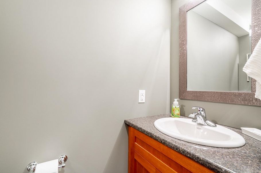 613 E 7th Street North Vancouver, BC - 28