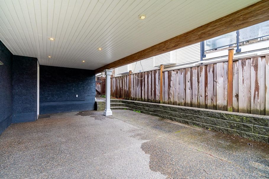 613 E 7th Street North Vancouver, BC - 38