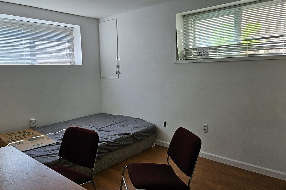 156 W 62nd Avenue Vancouver, BC - 3