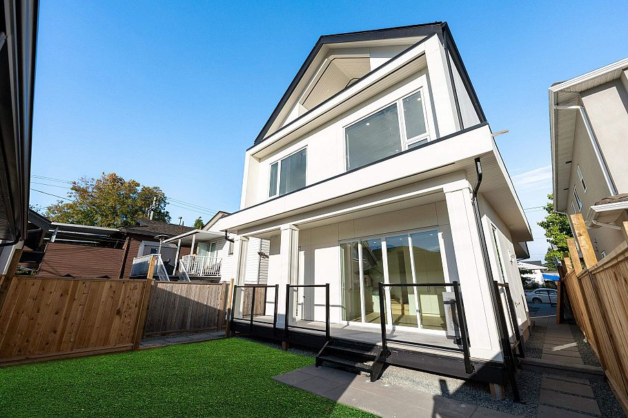 2 6933 Prince Edward Street Vancouver, BC - 32