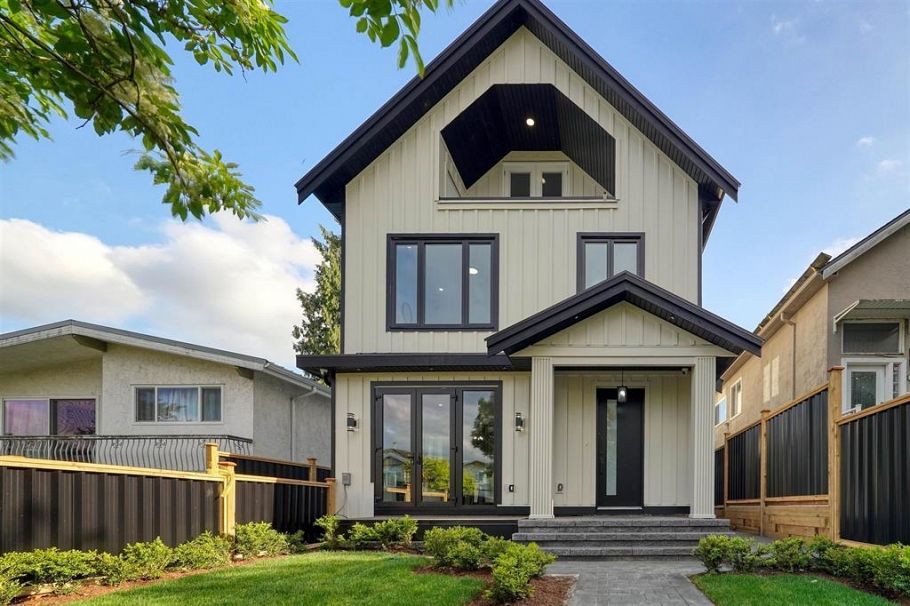 2 3216 Venables Street Vancouver, BC - 1