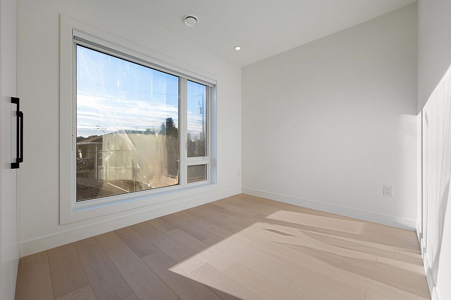 2 6933 Prince Edward Street Vancouver, BC - 14