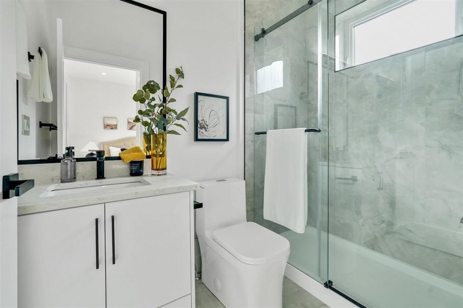 2 3216 Venables Street Vancouver, BC - 16