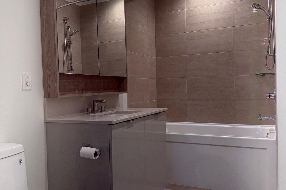 202 108 E 8th Street North Vancouver, BC - 13