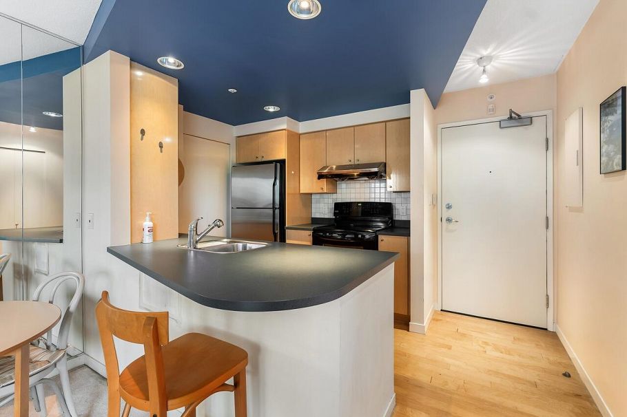 501 1009 Expo Boulevard Vancouver, BC - 2