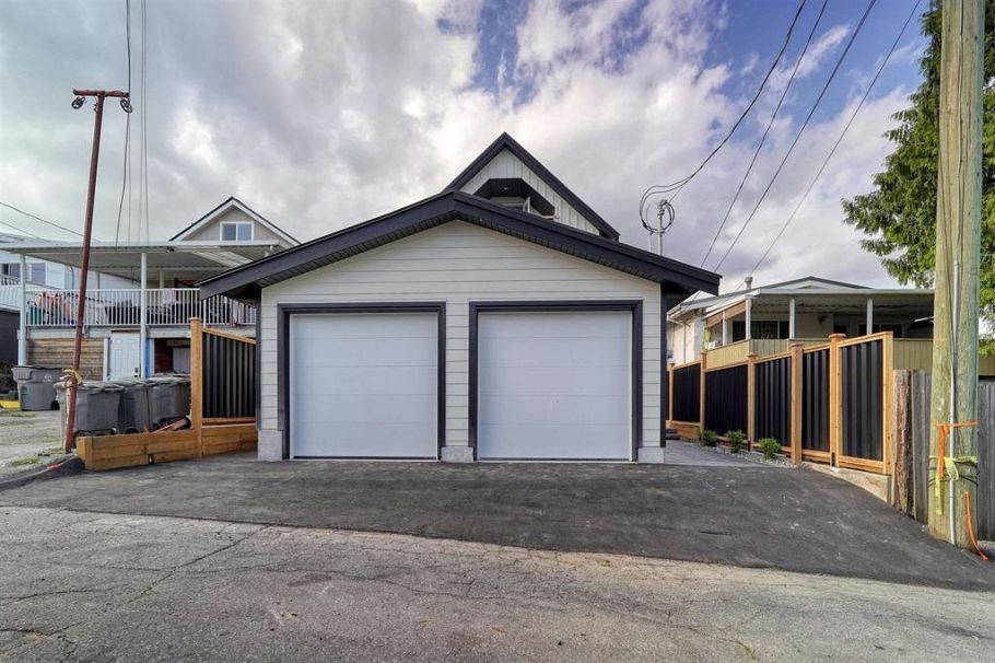 2 3216 Venables Street Vancouver, BC - 23