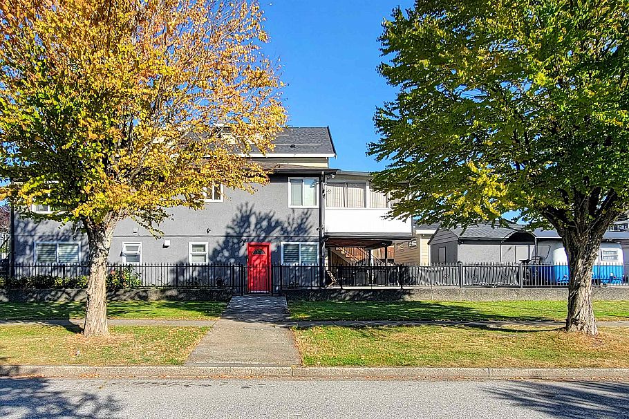 3304 Venables Street Vancouver, BC - 2