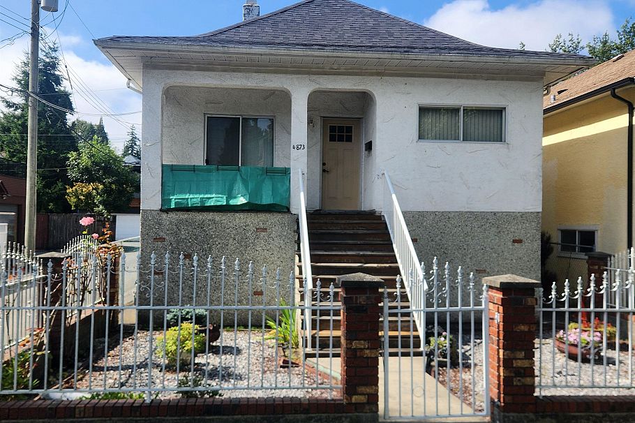 4873 James Street Vancouver, BC - 2