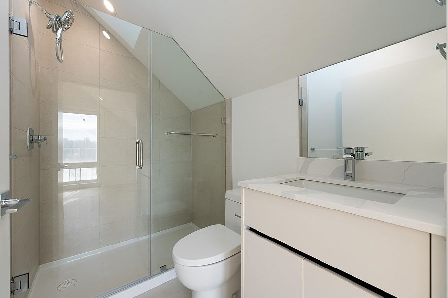 2 6933 Prince Edward Street Vancouver, BC - 21