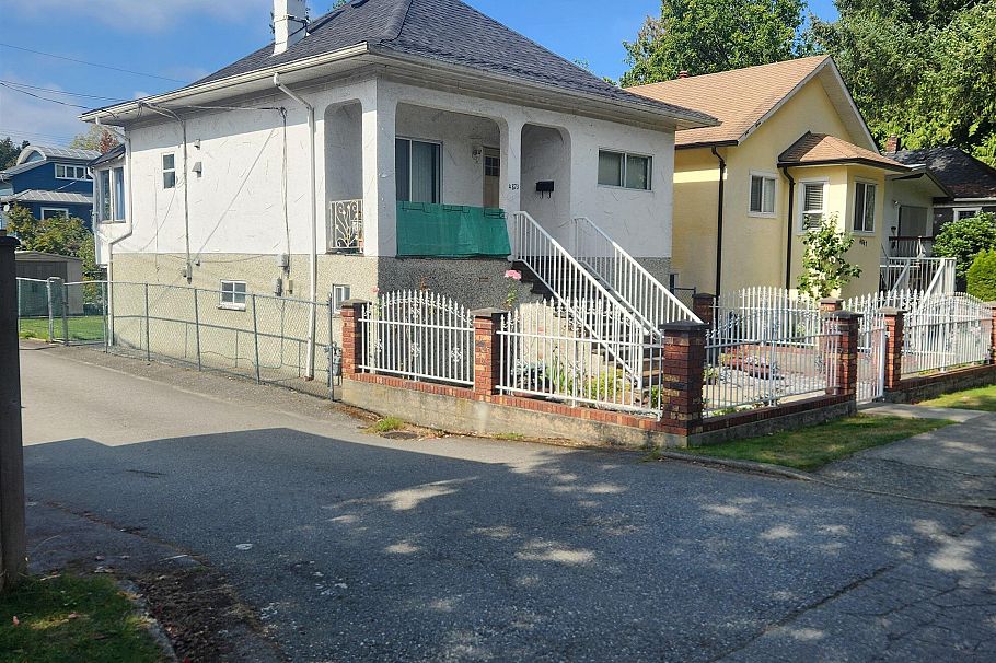 4873 James Street Vancouver, BC - 3