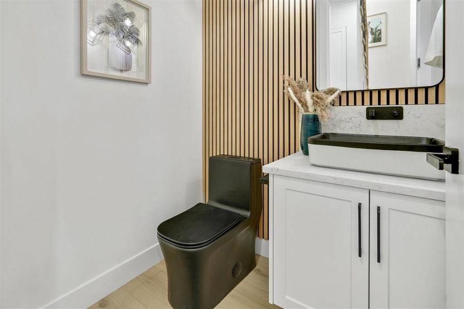 2 3216 Venables Street Vancouver, BC - 9