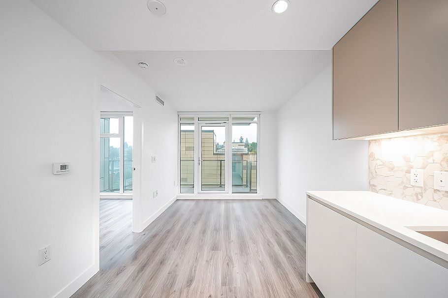 602 8181 Chester Street Vancouver, BC - 4
