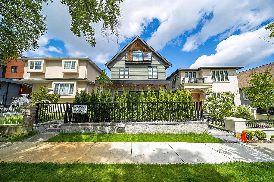 1 2777 E 27th Avenue Vancouver, BC - 3