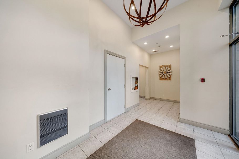 207 988 W 21st Avenue Vancouver, BC - 4