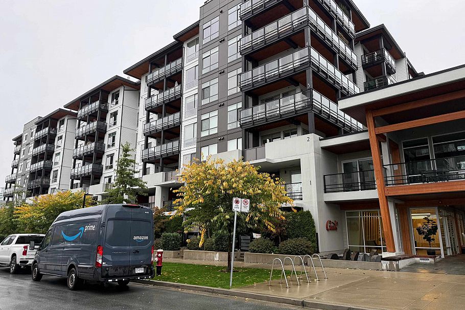 202 108 E 8th Street North Vancouver, BC - 2