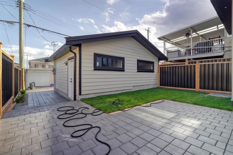 2 3216 Venables Street Vancouver, BC - 22