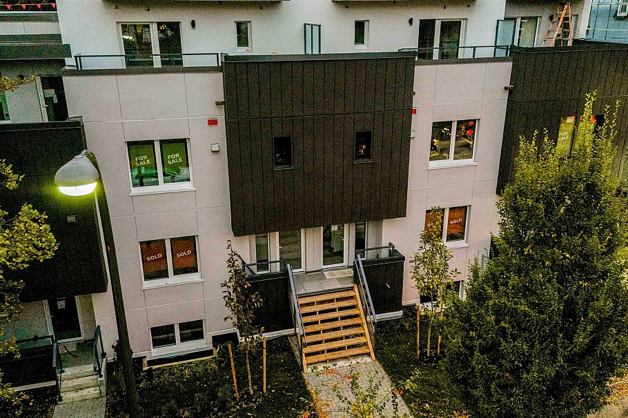 2069 E 1st Avenue Vancouver, BC - 3