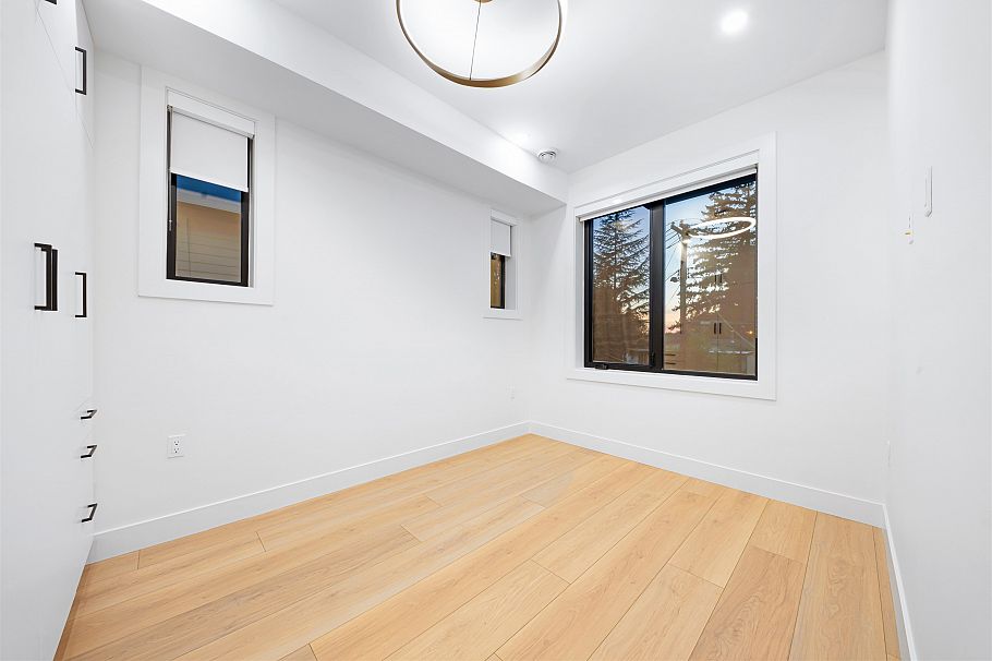 2 5315 Inverness Street Vancouver, BC - 17