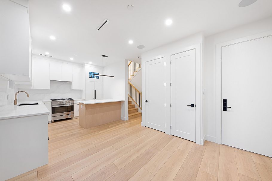 2 5315 Inverness Street Vancouver, BC - 7