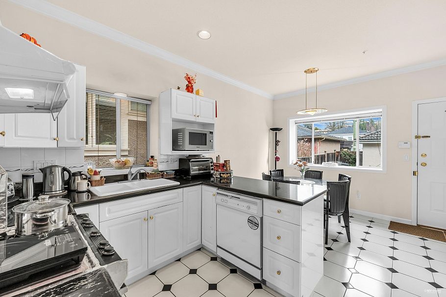 6388 Laburnum Street Vancouver, BC - 8