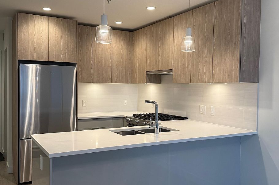 202 108 E 8th Street North Vancouver, BC - 9