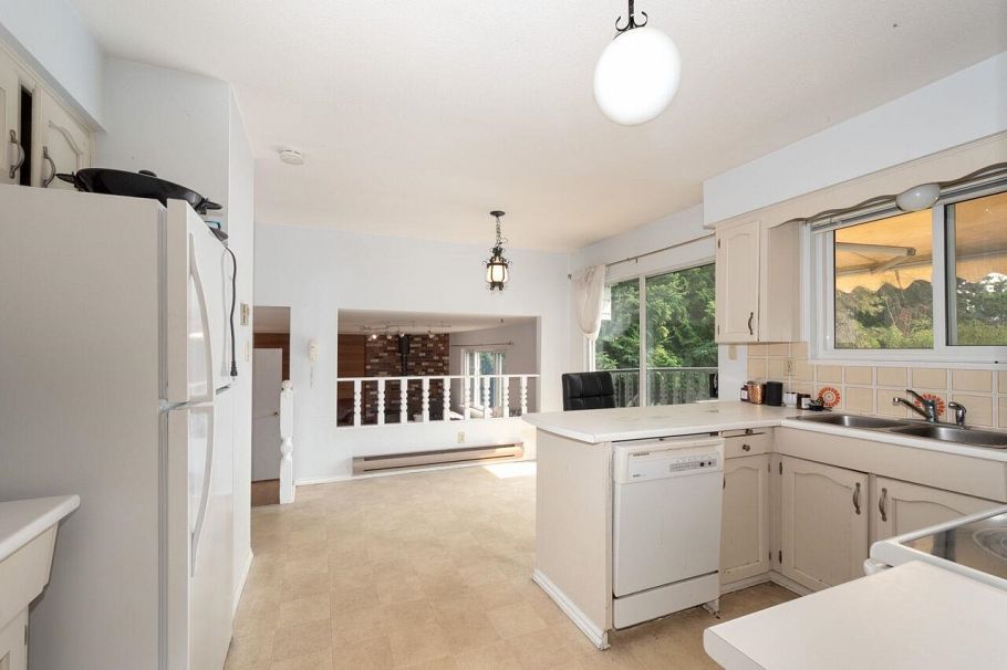 1285 Lucking Place North Vancouver, BC - 16