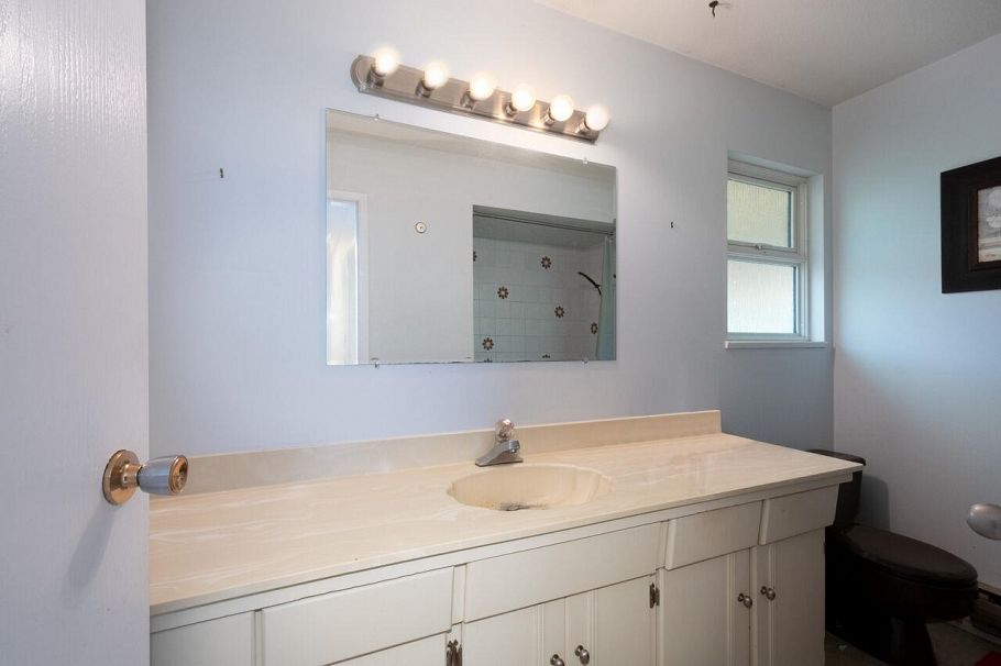 1285 Lucking Place North Vancouver, BC - 36