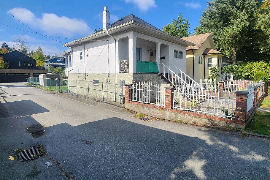 4873 James Street Vancouver, BC - 5