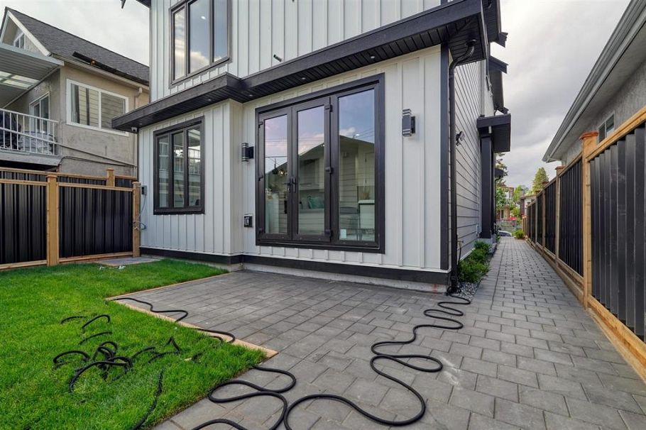 2 3216 Venables Street Vancouver, BC - 21
