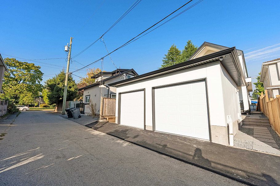 2 6933 Prince Edward Street Vancouver, BC - 31