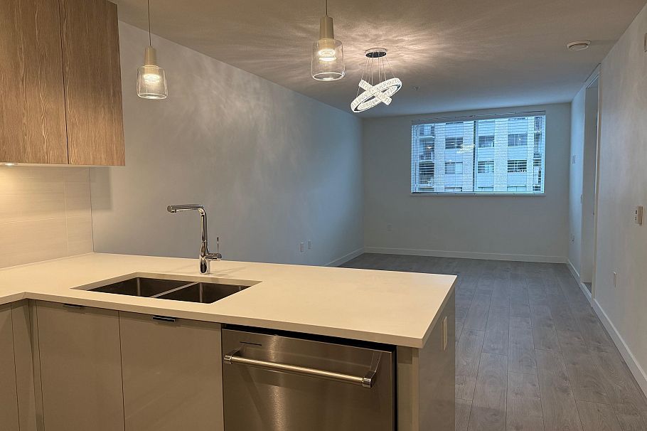 202 108 E 8th Street North Vancouver, BC - 10