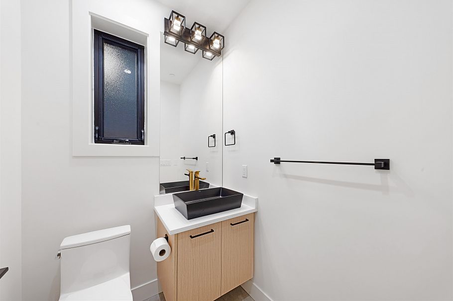 2 5315 Inverness Street Vancouver, BC - 10