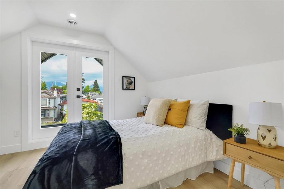 2 3216 Venables Street Vancouver, BC - 17