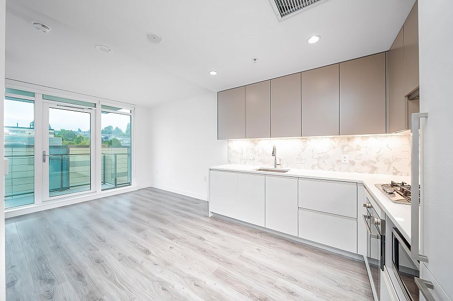 602 8181 Chester Street Vancouver, BC - 5