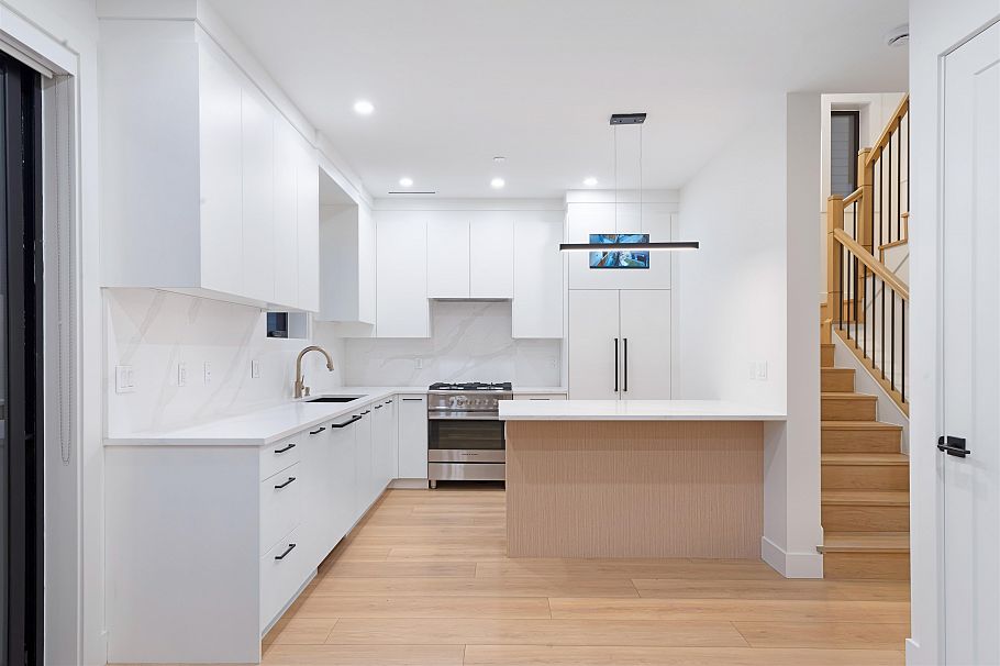 2 5315 Inverness Street Vancouver, BC - 6