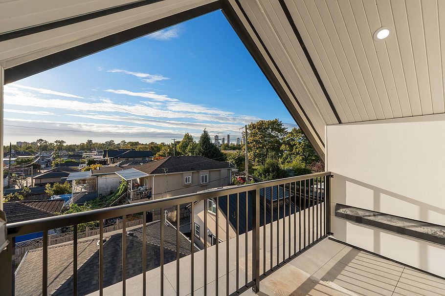 2 6933 Prince Edward Street Vancouver, BC - 23