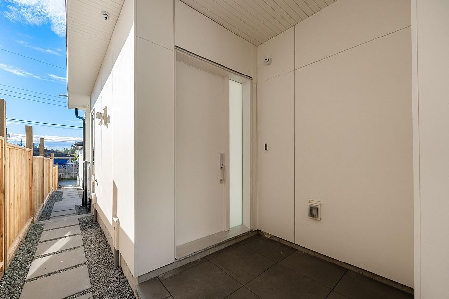 2 6933 Prince Edward Street Vancouver, BC - 22