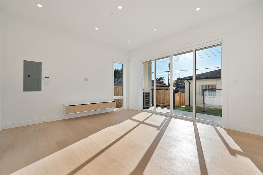 2 6933 Prince Edward Street Vancouver, BC - 1