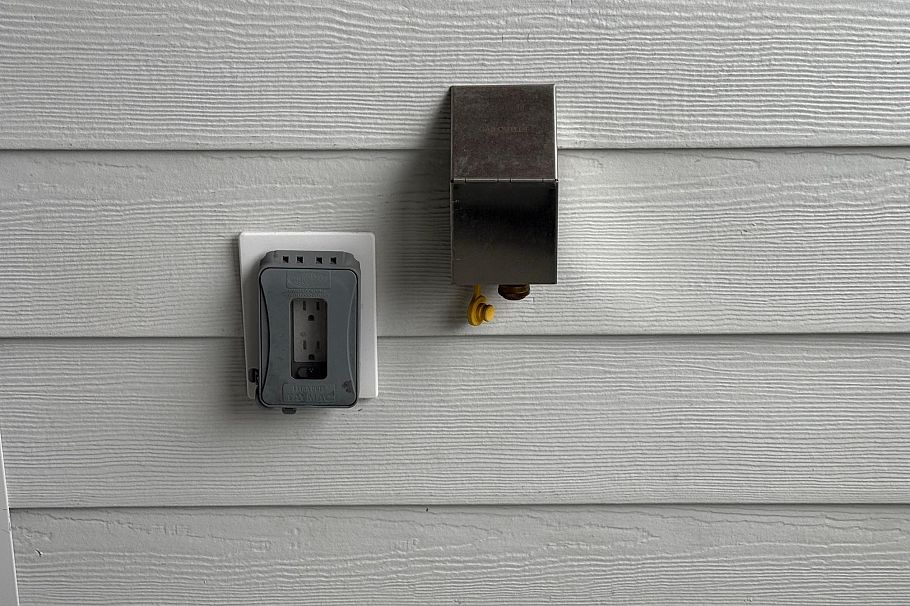 202 108 E 8th Street North Vancouver, BC - 17